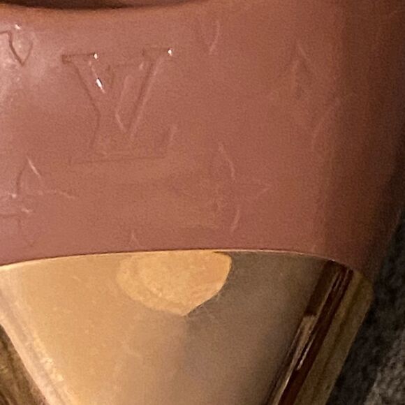 Louis Vuitton Nude Monogram Patent
Leather Allamanda Vernis Cap Toe - Picture 3 of 5